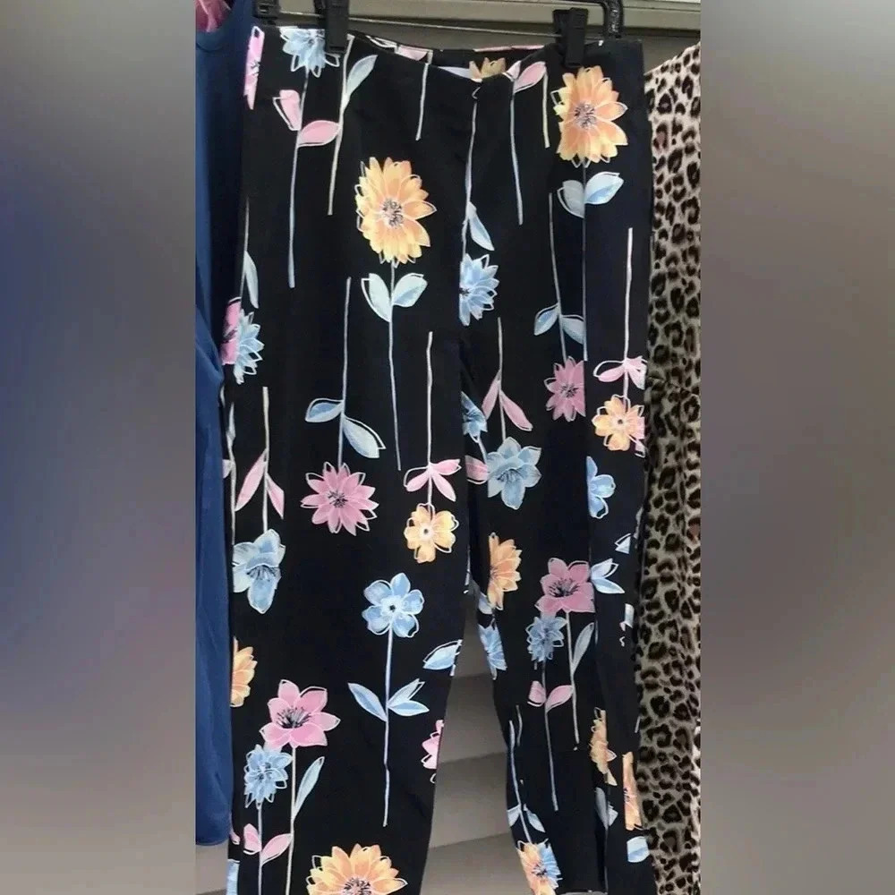 Real Clothes floral‎ capris size 8.